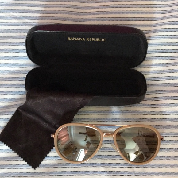 Banana Republic Accessories - Banana republic sunglasses